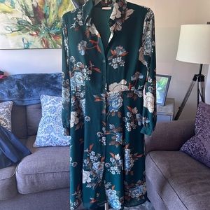 Gorgeous fall dress for chilly days and fun first dates!